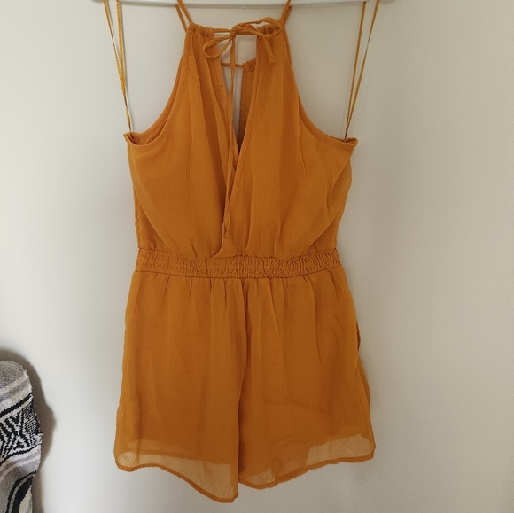 Abercrombie romper, size small, harvest yellow colour, with pockets! - Picture 5 of 6